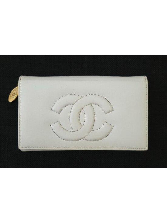 CHANEL Handbags - Vintage Chanel White Caviar Leather Bifold Clutch Wallet CC Logo
